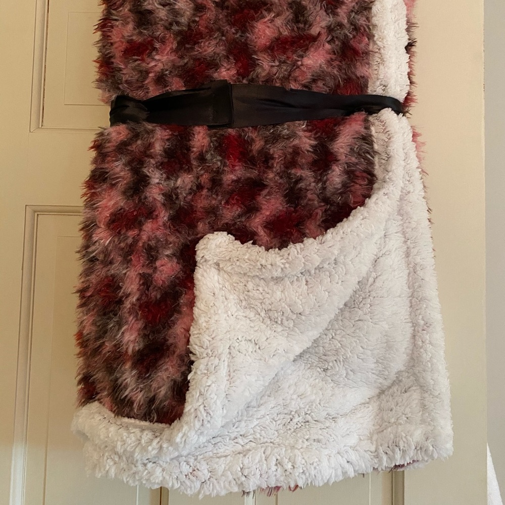 Pink leopard fuzzy blanket